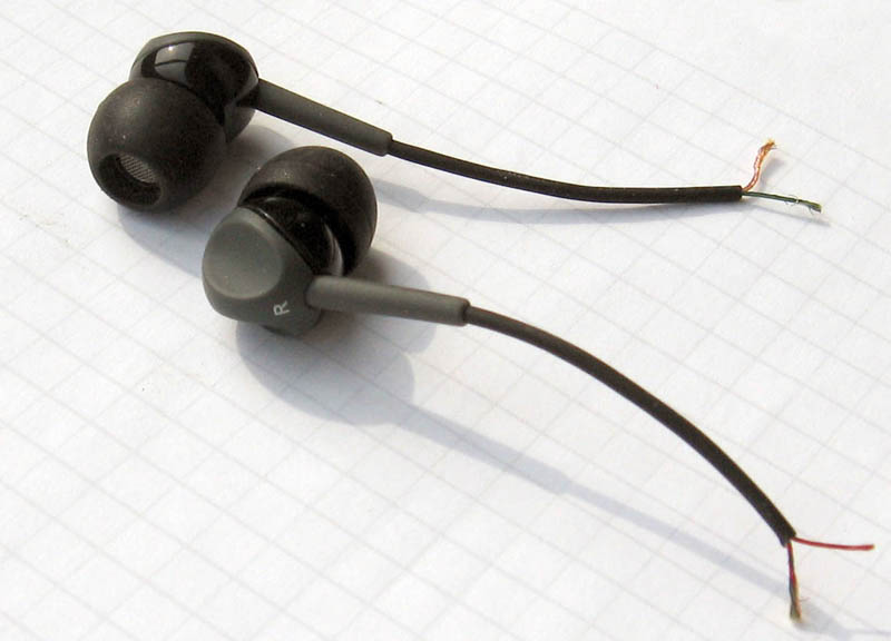 HTC_HEADPHONES_IMG_0894.JPG HTC_HEADPHONES_IMG_0894.JPG